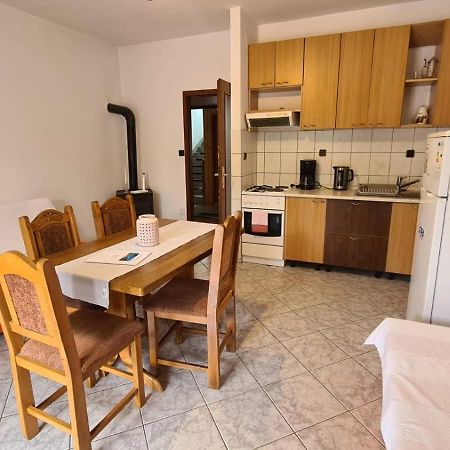 Apartmani Jelena بيتريتْشاني الغرفة الصورة