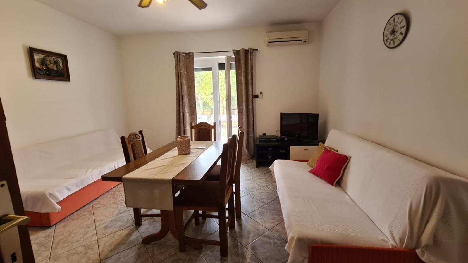 Apartmani Jelena بيتريتْشاني الغرفة الصورة